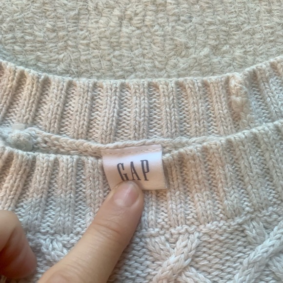 NWT Gap Crewneck Cableknit Sweater Xsmall. Oatmeal. - Picture 8 of 9
